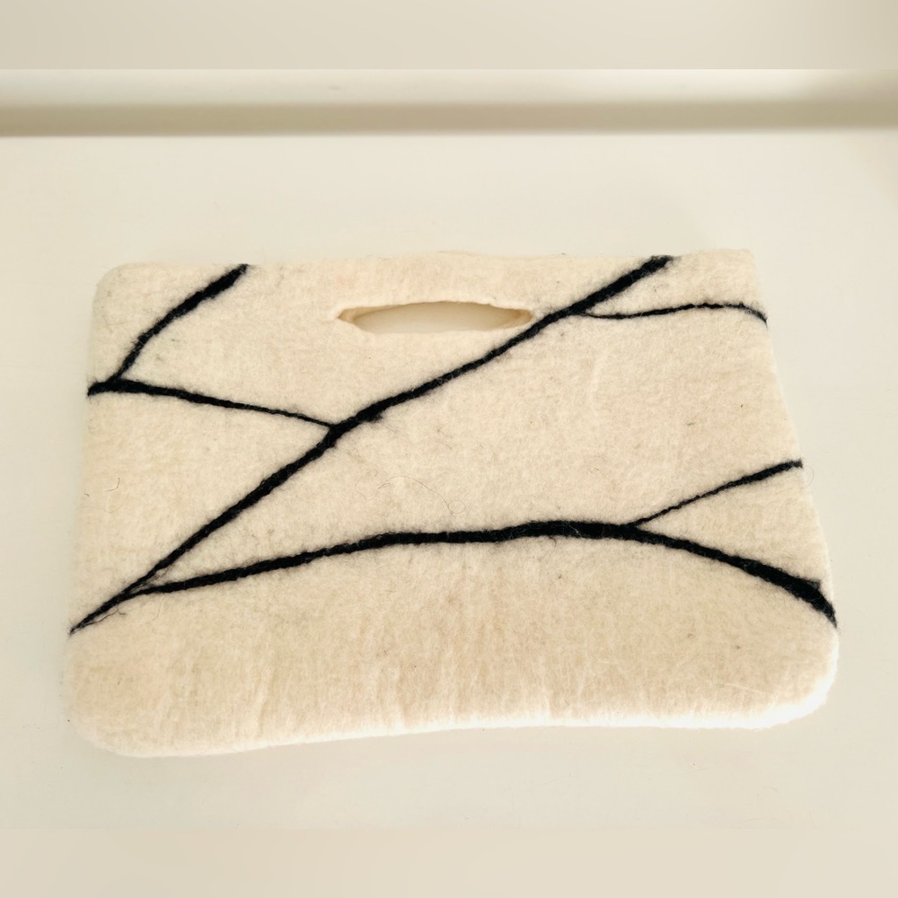 Handmade Wool Felt clutch - Picture 7 of 7
